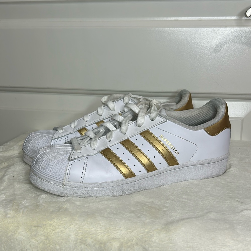 adidas Women’s Superstar Sneaker Gold Metallic - Picture 2 of 14